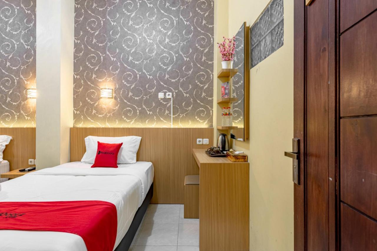 Reddoorz Near Dino Park Hotel Malang Exterior photo